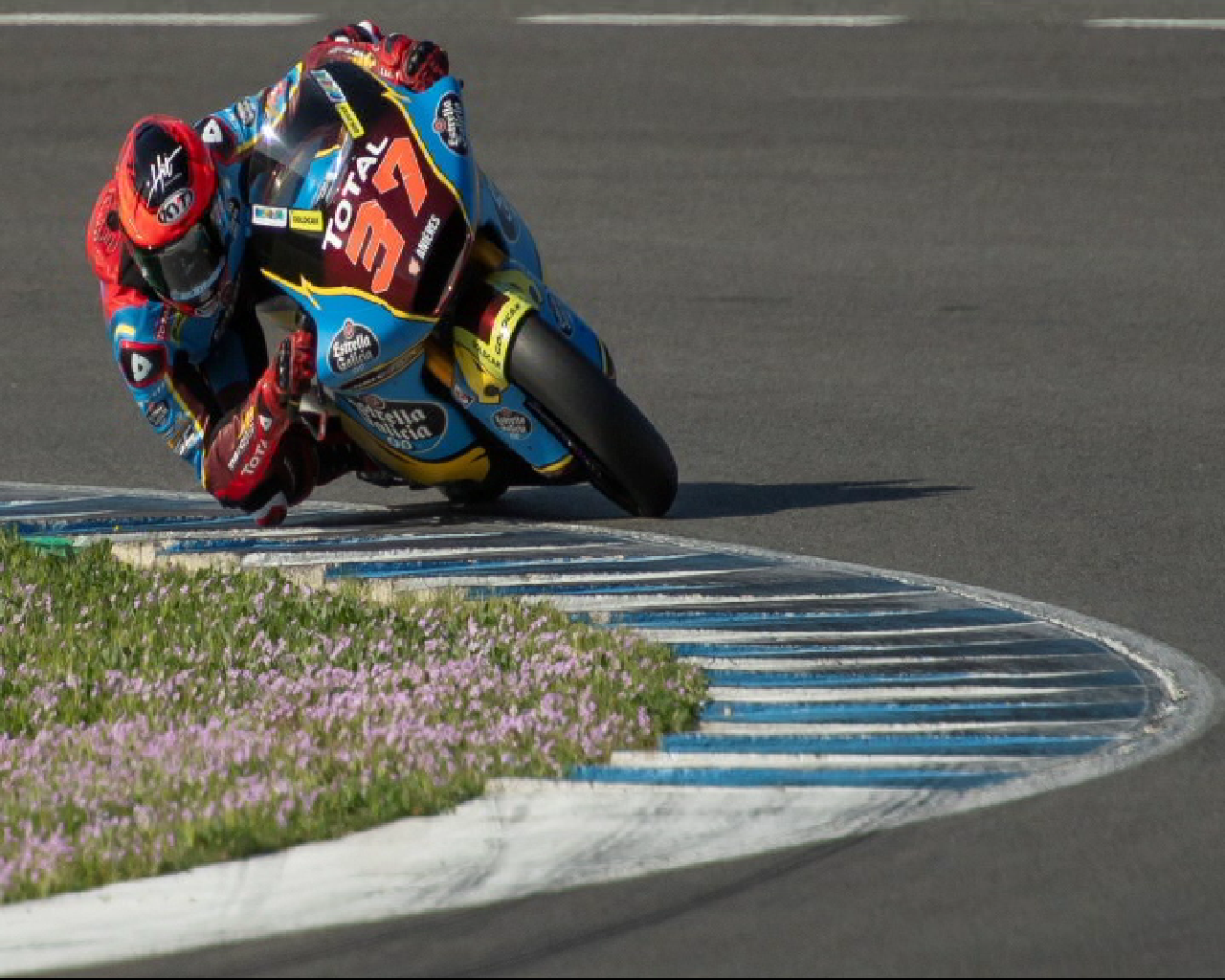 Augusto Fernández queda lluny dels capdavanters a Moto 2