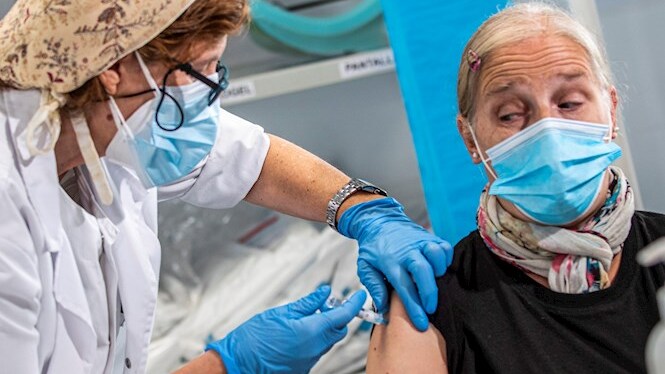 La campanya de vacunació contra la grip s’estén als caps de setmana