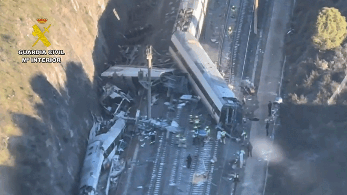 Almenys 39 morts en el descarrilament d’un tren a Còrdova