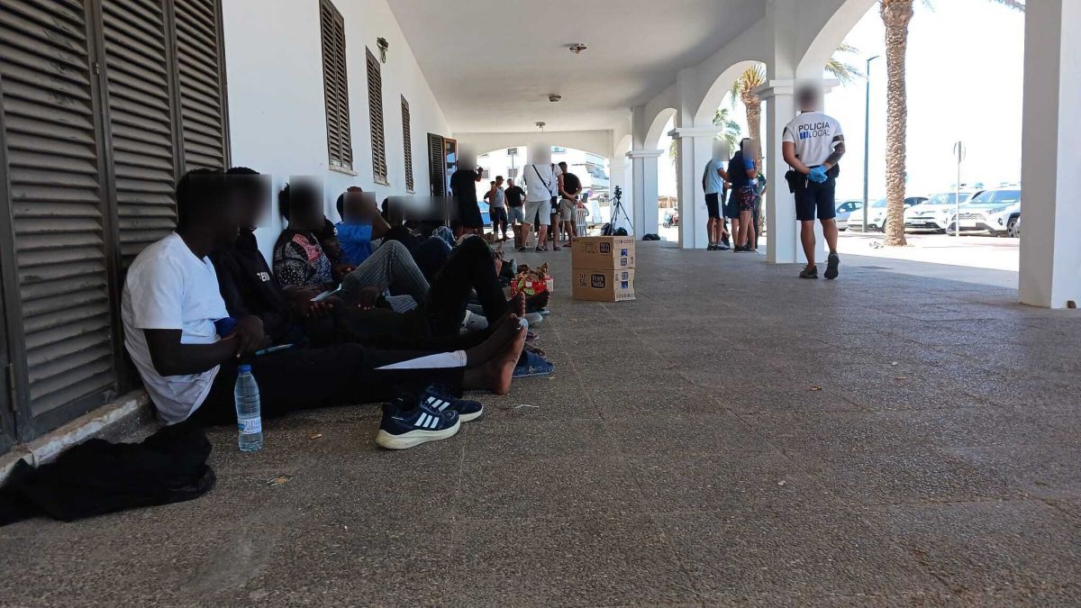 Onada de barques irregulars amb 187 persones després de travessar la ruta migratòria des d’Algèria