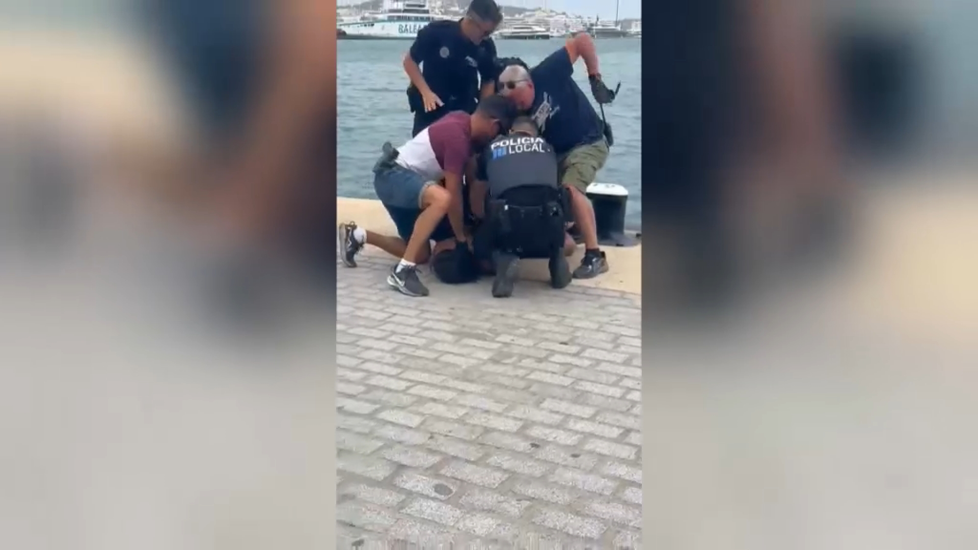 Situació de desconcert, perill i altercats protagonitzat per un home al port d’Eivissa