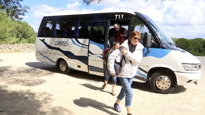 El bus de Ciutadella a Macarella tanca el seu primer estiu amb més de 94.000 passatgers