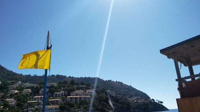 Capdepera hissa la bandera groga a la platja de Canyamel de manera indefinida
