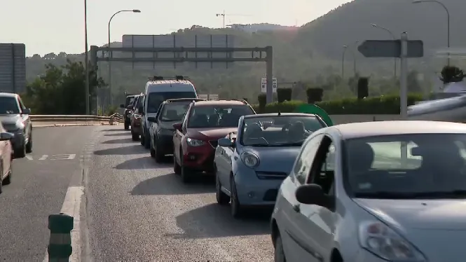 El Consell d’Eivissa canvia d’estratègia i aposta ara per una iniciativa legislativa pròpia per regular l’entrada de vehicles