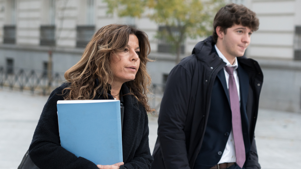 La Fiscalia demana llibertat amb mesures cautelars per a Leire Díez i l’expresident de la SEPI