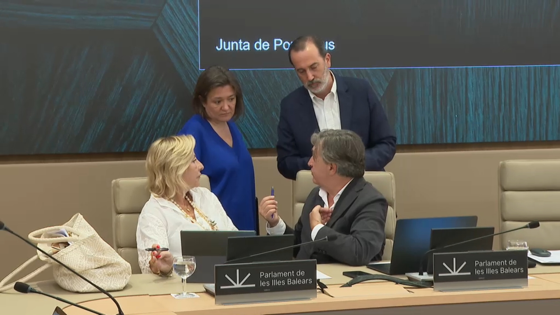 Les esquerres titllen Prohens de “mentidera” pel seu suport a derogar la llei de memòria democràtica