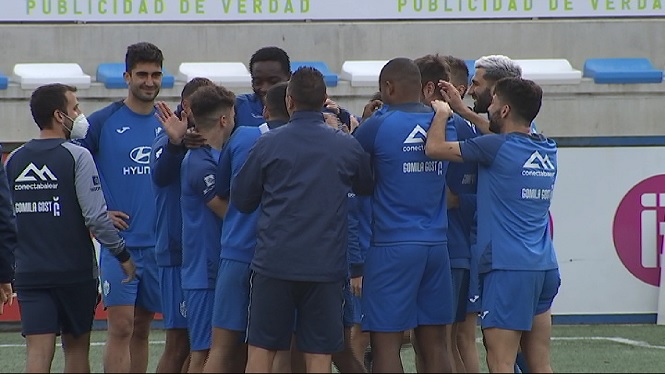 Els jugadors de l’Atlètic Balears entrenen a casa seva i el partit de diumenge contra el Navalcarnero s’ha suspès