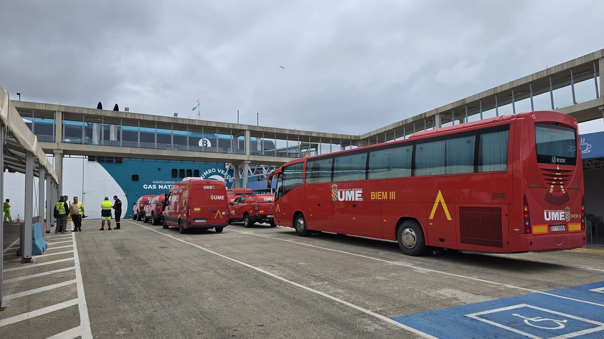 140 efectius i 70 vehicles de l’UME ja han embarcat a Dénia cap a Eivissa