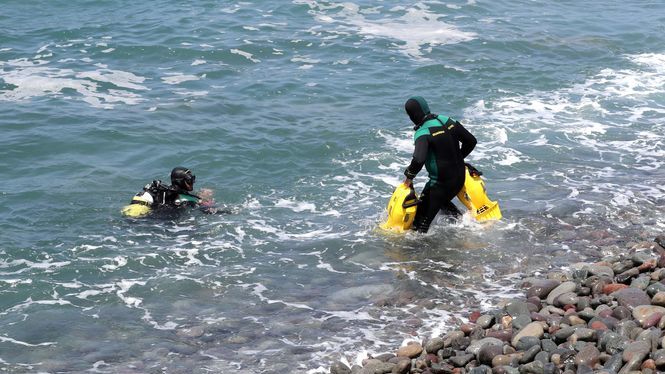 Troben el cadàver del nadó que va caure a la mar mentre els seus pares desembarcaven d’una pastera