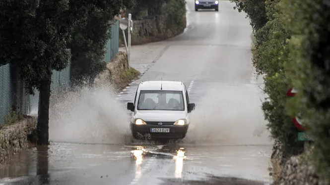 Emergències actua en més de 400 incidents causats per les fortes pluges i tempestes de les darreres jornades