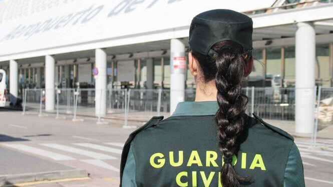 Detingut un home a l’Aeroport de Palma per negar-se al control sanitari i agredir un guàrdia civil
