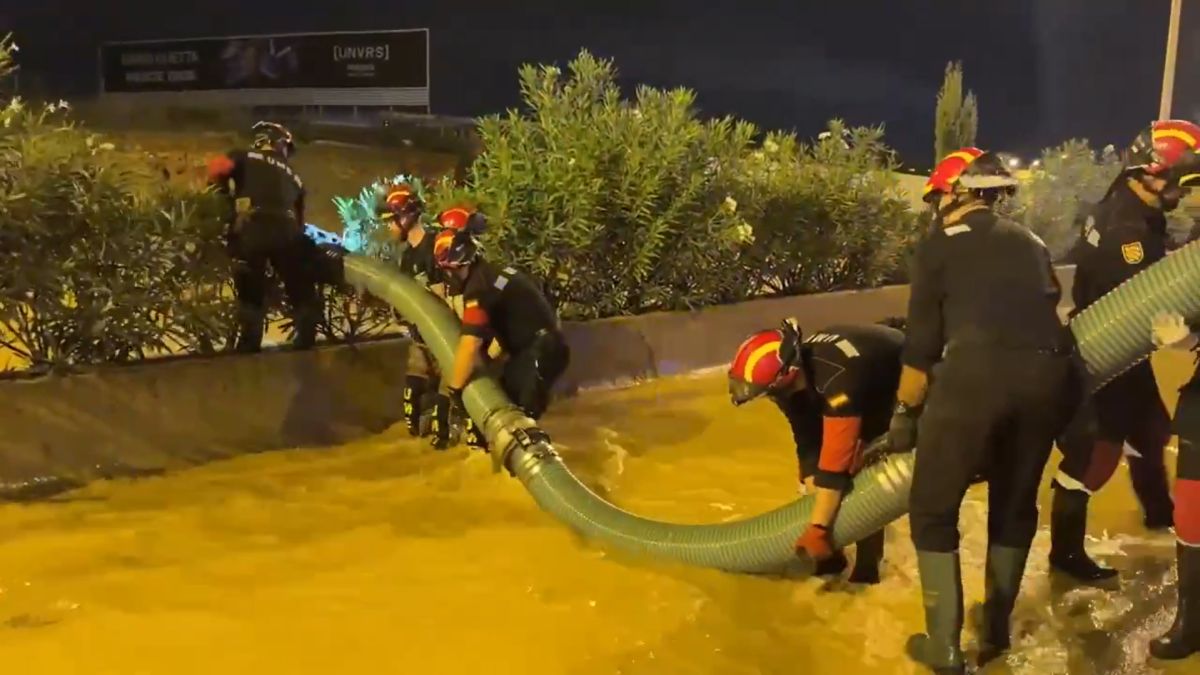 L’UME eixuga aigua i retira fang a Eivissa