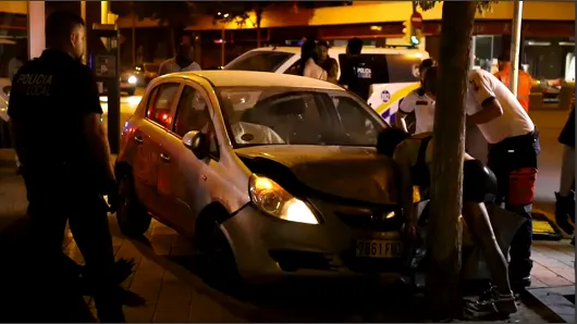 Un conductor ebri atropella una dona i la deixa atrapada contra un arbre, a Palma