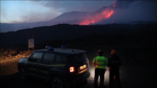 El+volc%C3%A0+Etna+ha+entrat+en+erupci%C3%B3