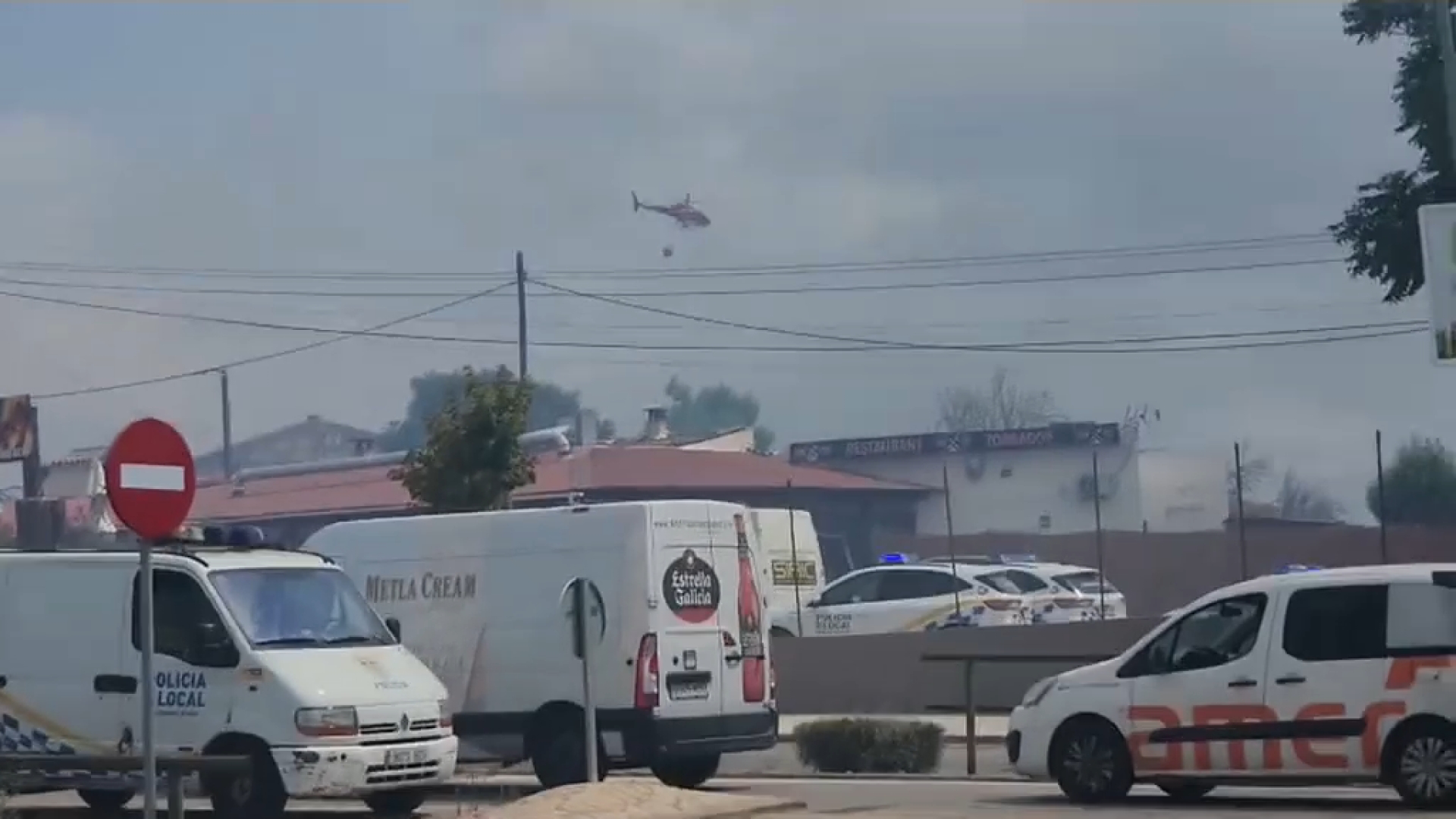 Ferit un bomber en l’incendi que ha cremat una hectàrea de rostoll devora el camp del Constància a Inca