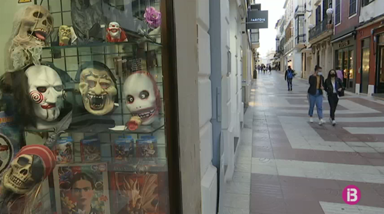 La pandèmia fa caure un 40%25 la venda de disfresses o articles de Halloween a Menorca