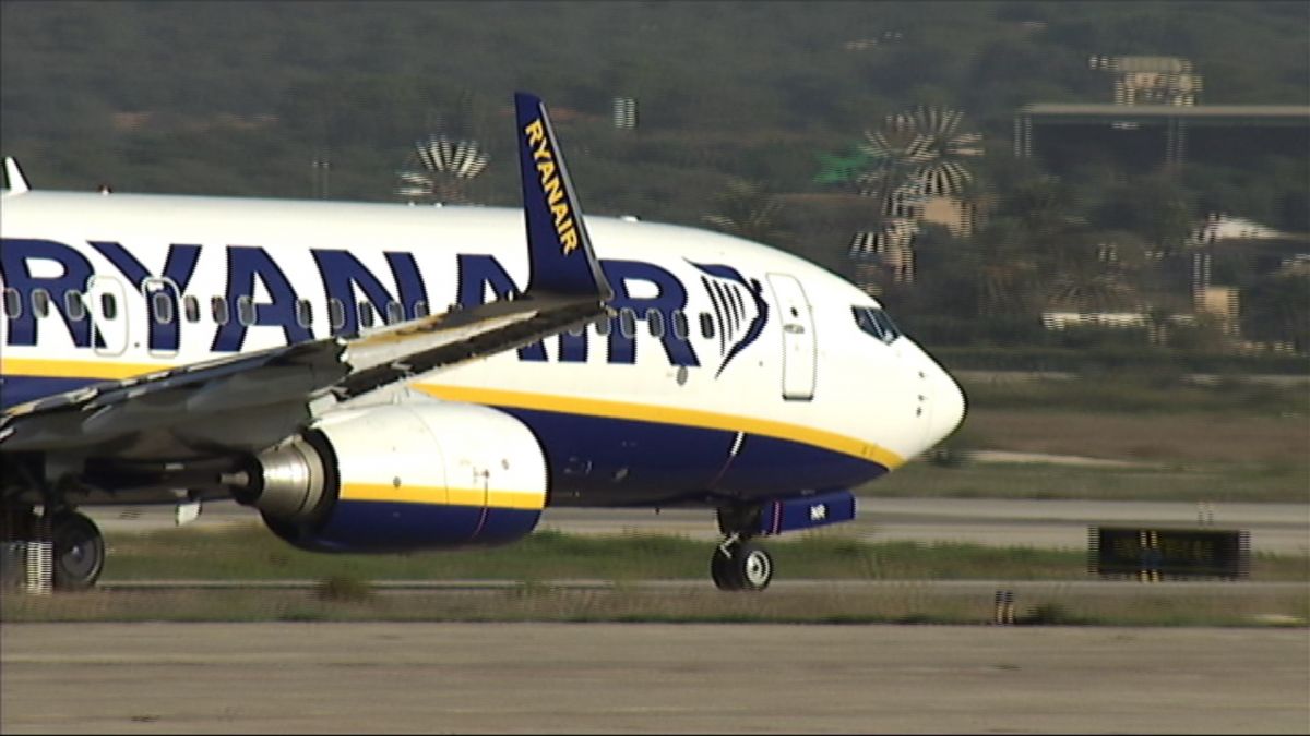 Foment decreta serveis mínims del 100%25 per la vaga de Ryanair a les Illes