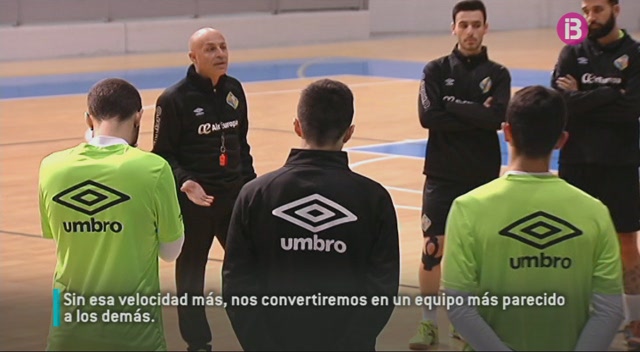 Aix%C3%AD+motiva+Juanito+els+jugadors+del+Palma+Futsal+abans+del+partit+contra+el+Gran+Can%C3%A0ria
