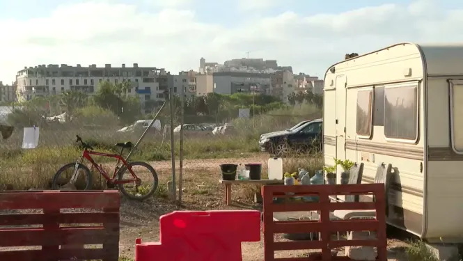 Molts caravanistes se’n van del pàrquing de sa Joveria a Eivissa davant la previsió d’instal·lar-hi gàlibs