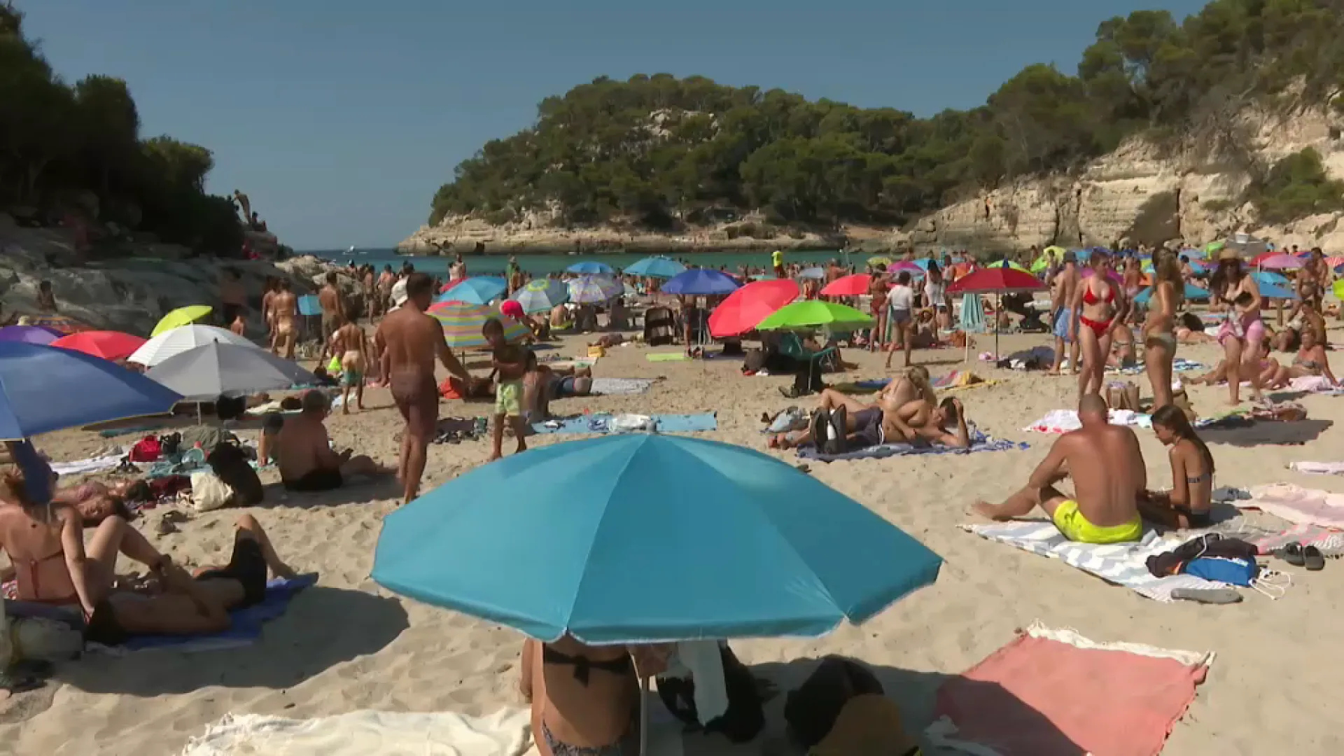 El GOB denuncia l’ampliació del pàrquing de Cala Mitjana i reobre el debat sobre la massificació turística a Menorca