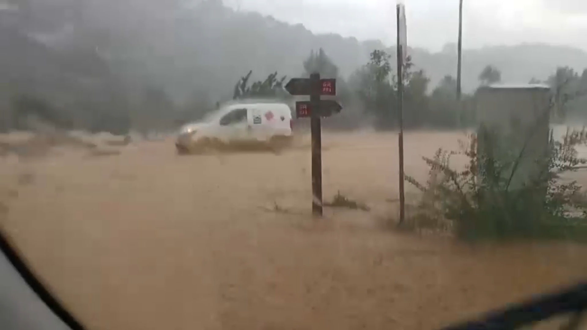 Forta+barrumbada+a+Bunyola%3A+en+mitja+hora%2C+30+l%2Fm%C2%B2