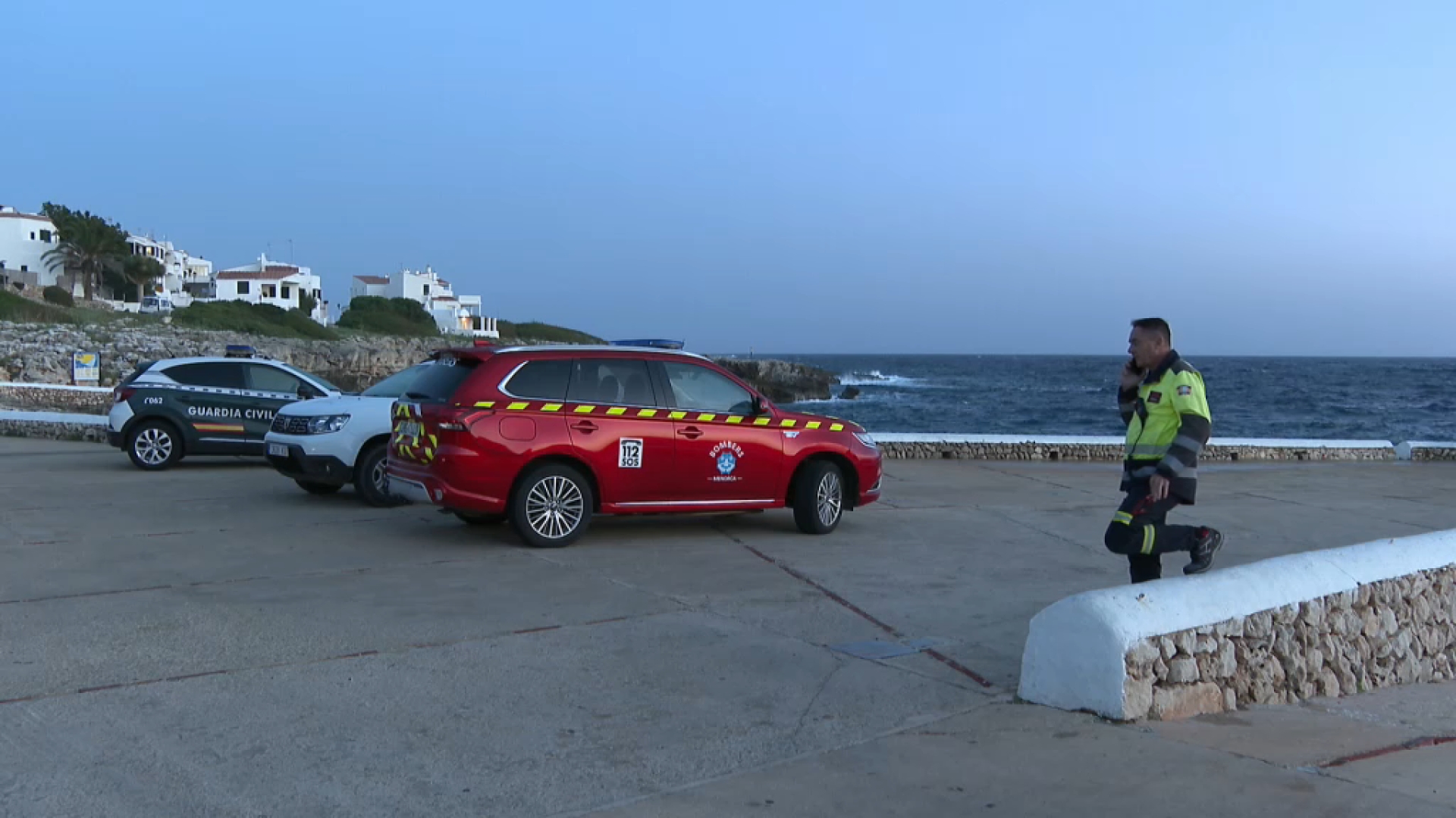 Una trentena d’efectius per mar, terra i aire cerquen un home de 73 anys per la costa de Sant Lluís