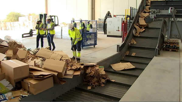 Mallorca estrena planta de reciclatge de paper, cartró i plàstic