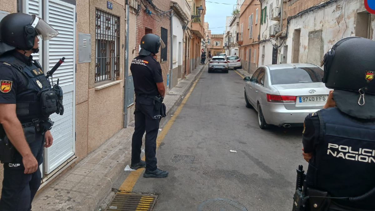 Almanco tres detinguts en una operació contra el narcotràfic al barri de la Soledat