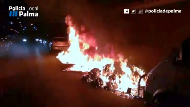 Un policia ferit i onze vehicles cremats en dos incendis a contenidors a Palma