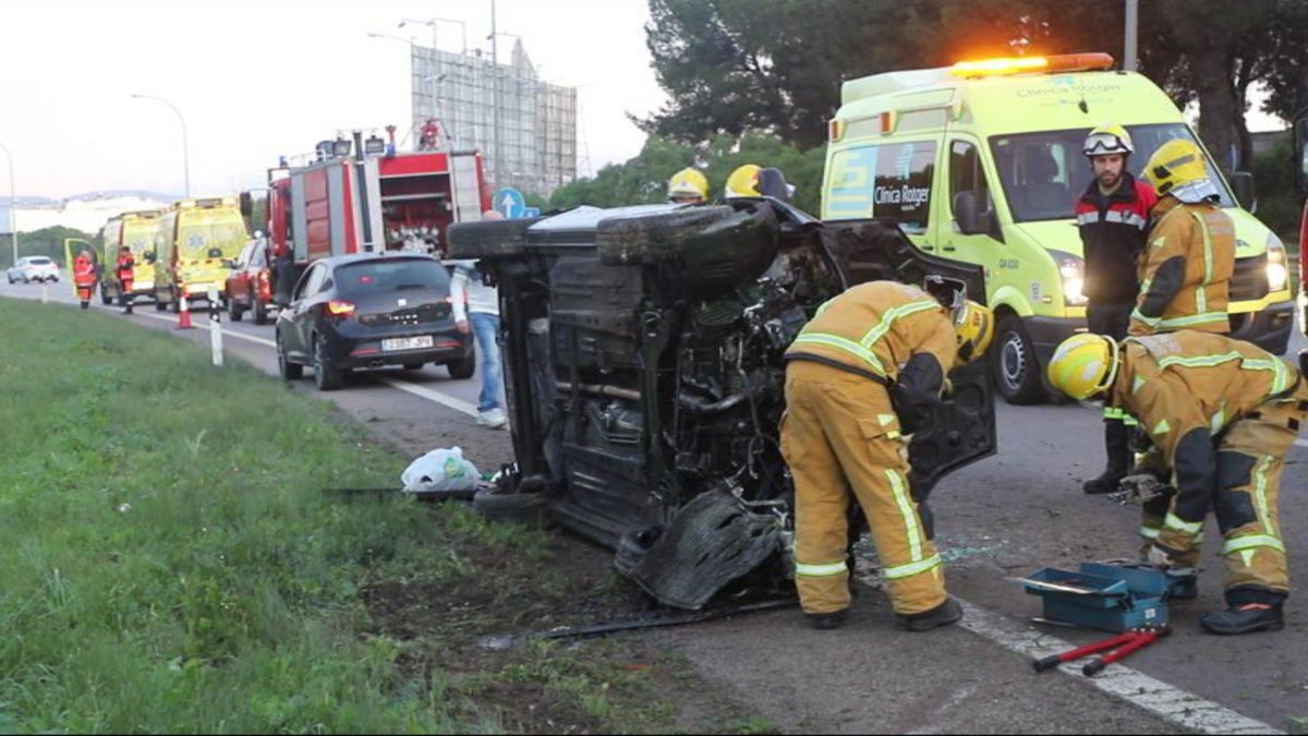Una dona es precipita a l’autopista de Llucmajor i provoca un accident i retencions quilomètriques en sentit Palma