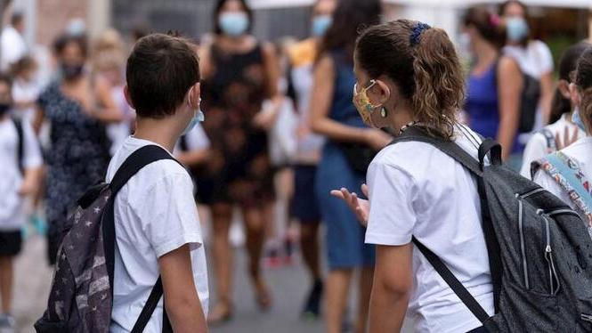 La darrera setmana escolar: quatre docents i 81 estudiants positius