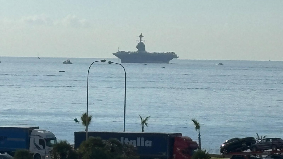 El portaavions més gran del món ja és a Palma amb 4.500 militars estatunidencs a bord