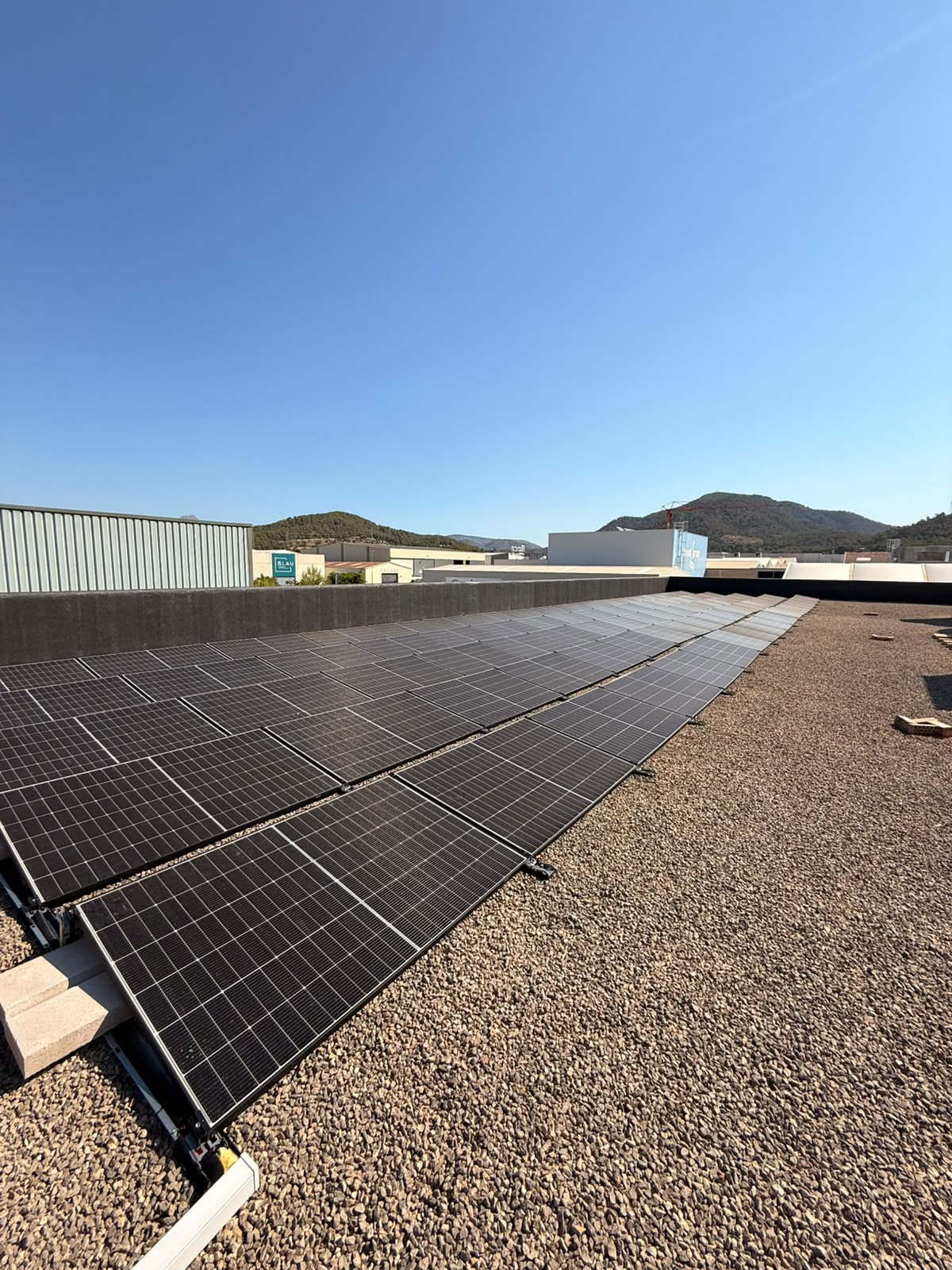 IB3 avança cap a un model energètic més sostenible amb una nova instal·lació fotovoltaica