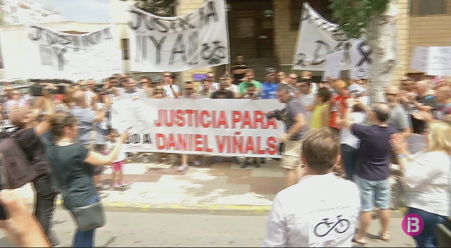 200 persones es manifesten per demanar justícia per Daniel Viñals