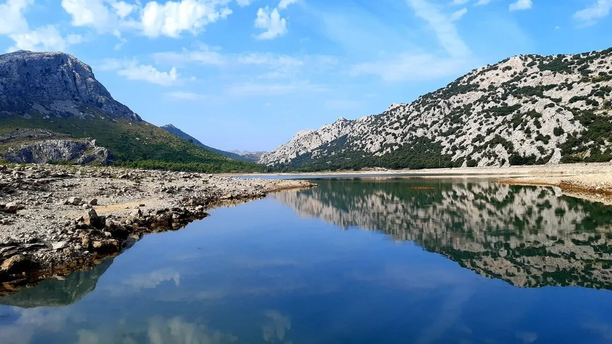 Puja la temperatura i tornen els niguls per acabar la setmana