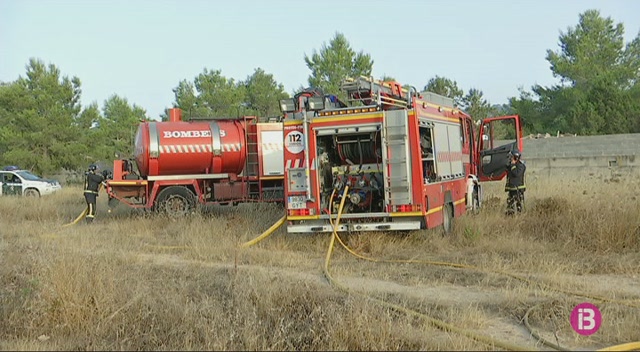 Ensurt+a+Cala+de+Bou+per+un+incendi+declarat+molt+prop+d%E2%80%99uns+habitatges