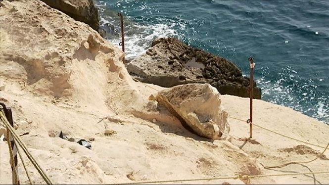 Mor una jove de 24 anys esclafada per una roca a Cala Vinyes