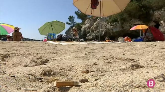 Binisaf%C3%BAller+es+converteix+en+la+primera+platja+sense+fum+de+Menorca