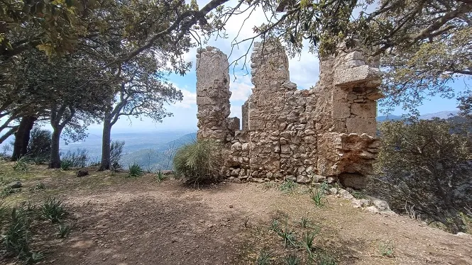 El Consell de Mallorca avisa que restaurarà el Castell d’Alaró de manera subsidiària si l’Estat no intervé “urgentment”