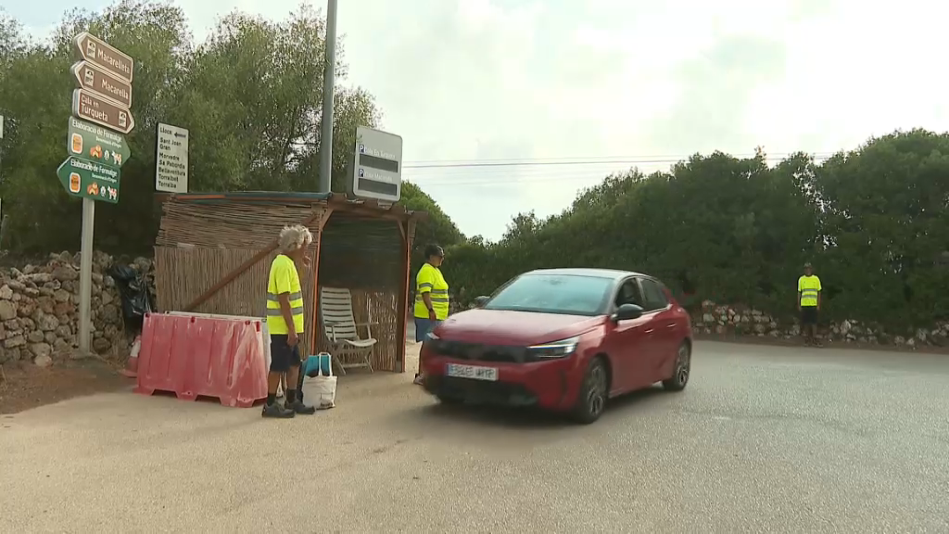 S’amplia l’horari del servei d’informadors de Macarella i Cala en Turqueta