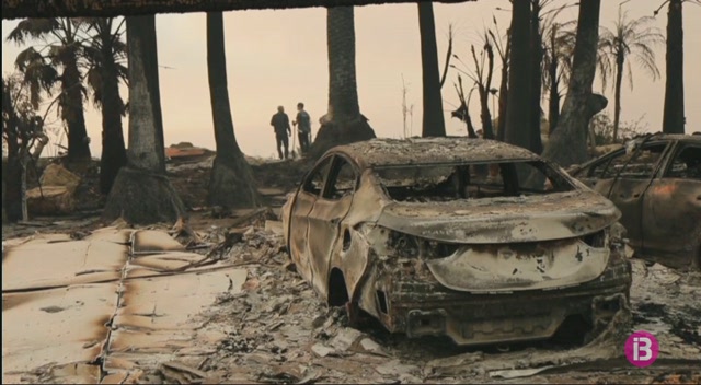 Milers de desallotjats pels incendis de Califòrnia
