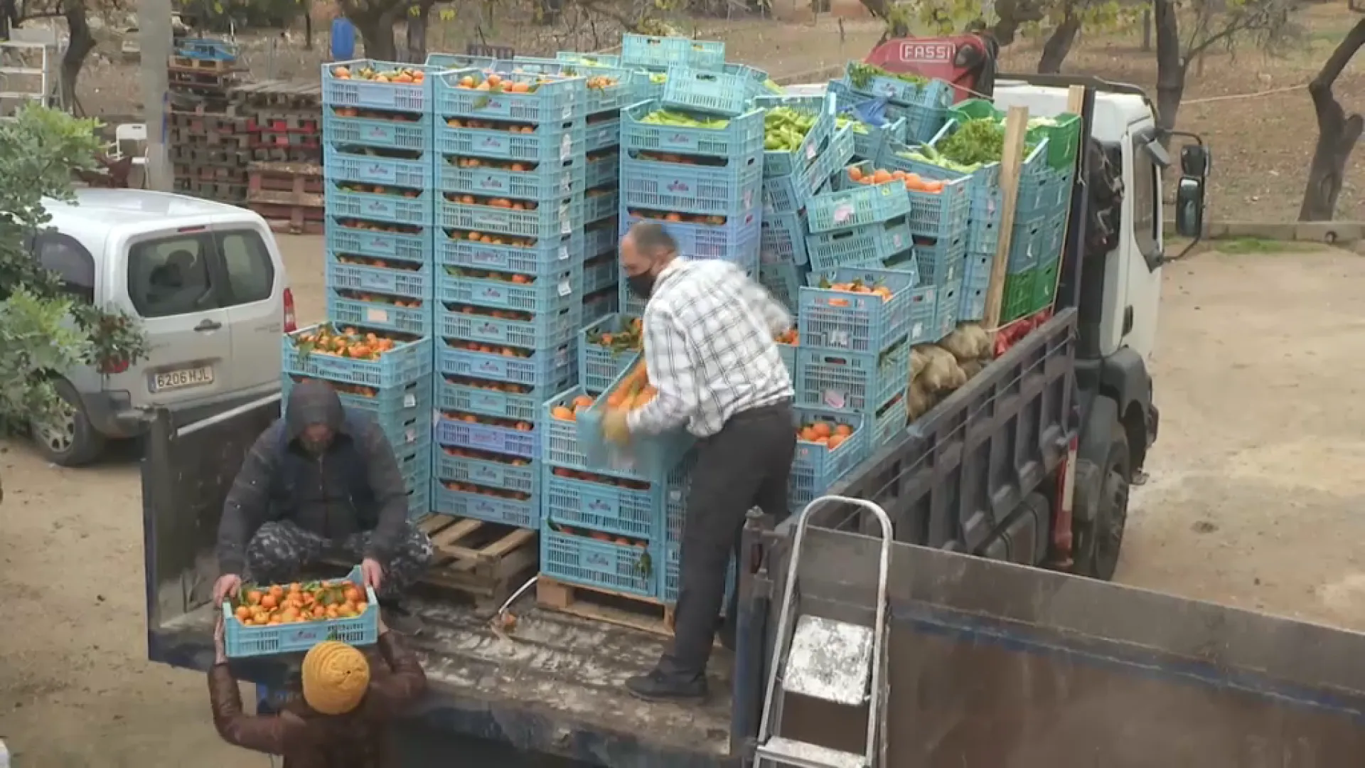 Asaja dona deu tones d’aliments a Can Gazà perquè els usuaris passin un bon Nadal