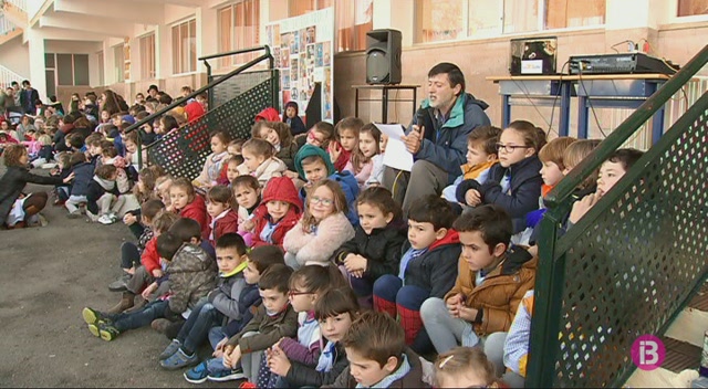 Les+escoles+de+Menorca+celebren+el+dia+de+la+Pau+amb+moltes+activitats+a+l%26apos%3Bhora+del+pati