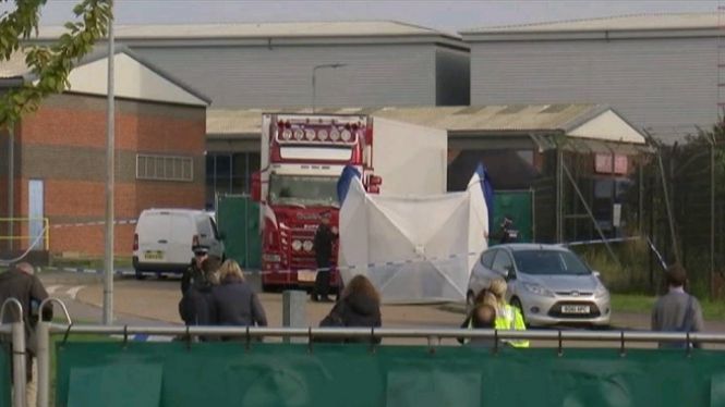Creuen que els 39 morts en un camió volien entrar clandestinament al Regne Unit
