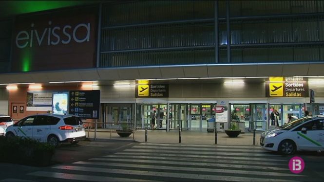 Crític un jove després de precipitar-se a l’aparcament de l’Aeroport d’Eivissa