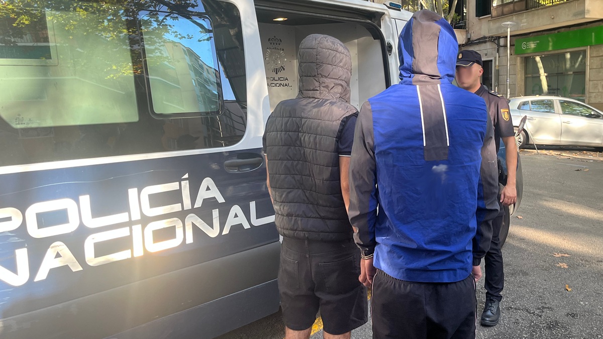 Dos joves detinguts per un robatori amb intimidació a turistes a Can Pere Antoni, Palma