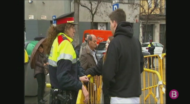 Els+mossos+carreguen+contra+els+manifestants+a+Barcelona