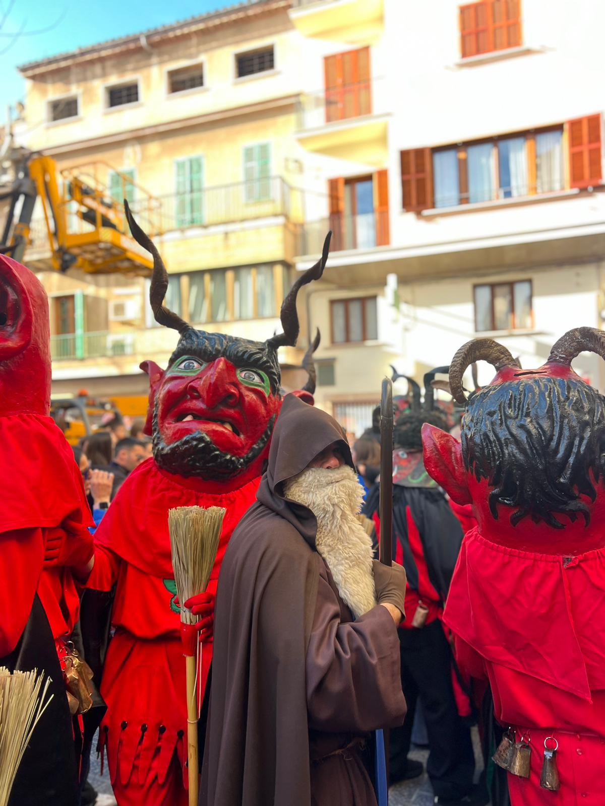 IB3 lidera les audiències del cap de setmana  amb els especials de Sant Antoni i arriba als  290.000 espectadors únics