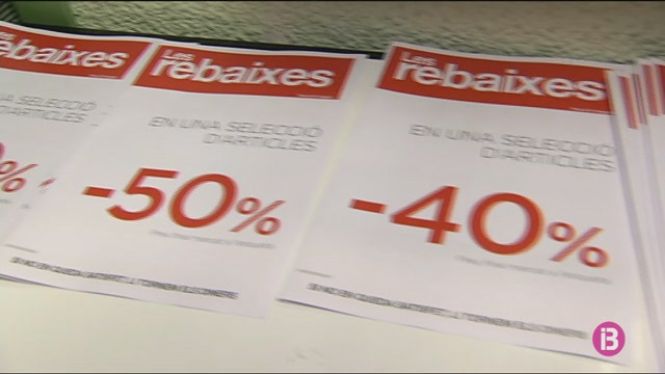 Les+botigues+de+roba+es+preparen+per+a+la+temporada+de+rebaixes+d%E2%80%99estiu