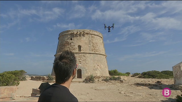 Els+drons+envaeixen+Eivissa+tot+i+els+dubtes+per+la+normativa